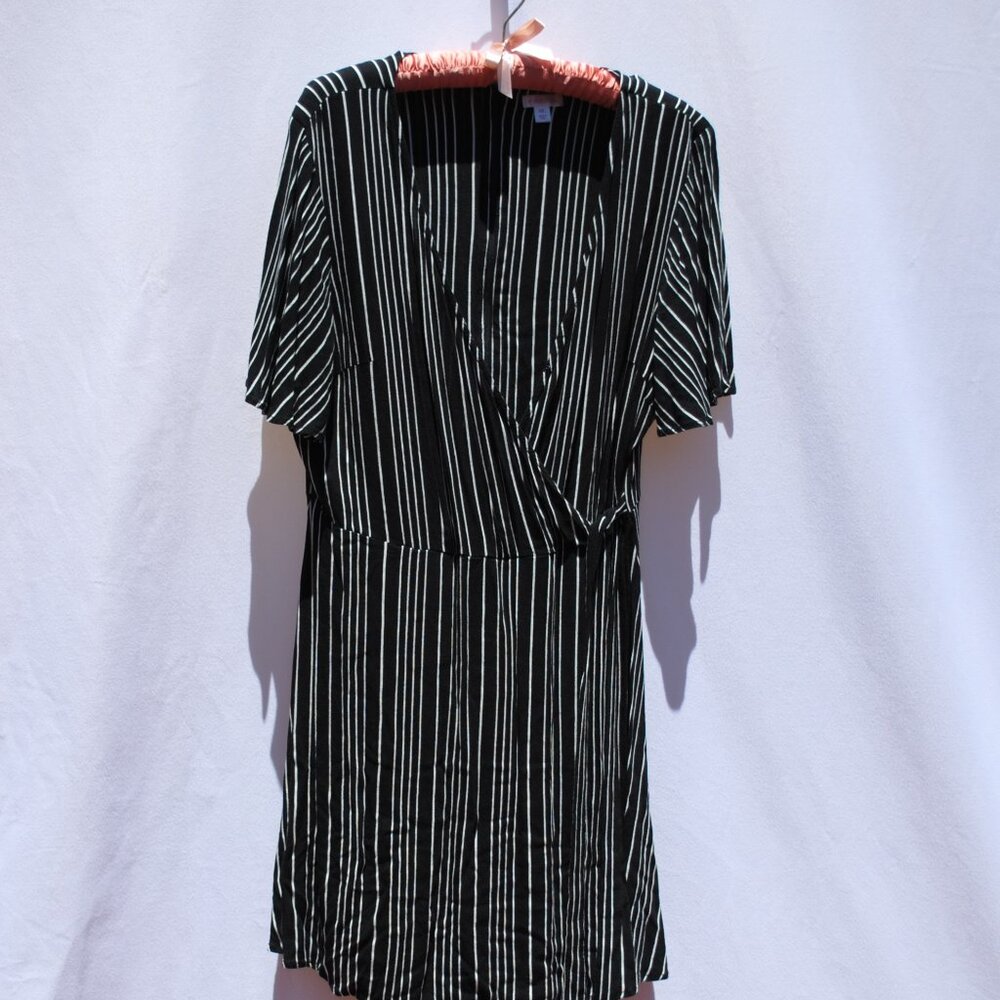 Xhilaration Black White Stripped Short Sleeve Wrap Dress PLUS SIZE (XXL)